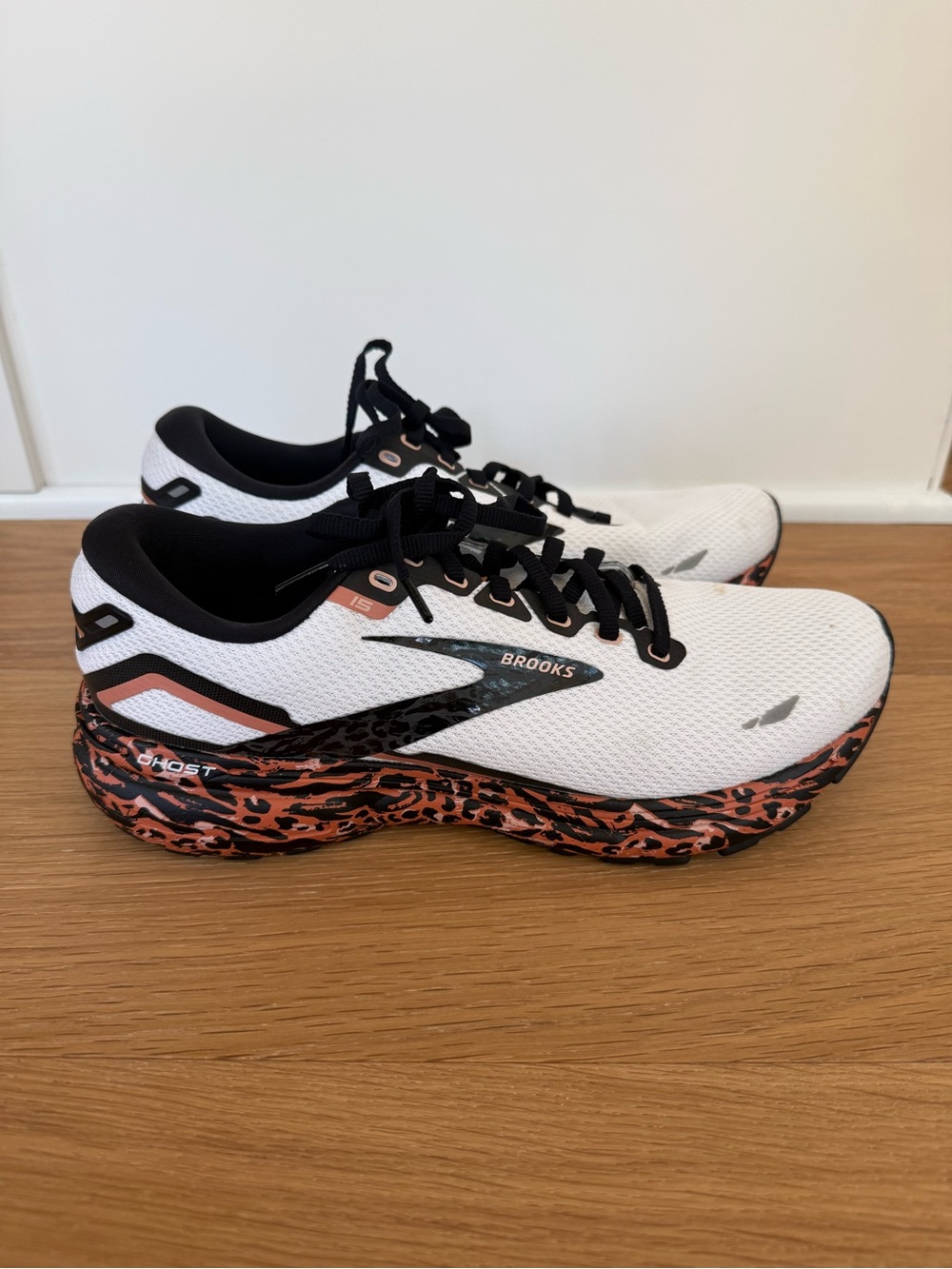 Brooks Running Women’s Ghost 15 White & Leopard Tennis Shoes Sz.10